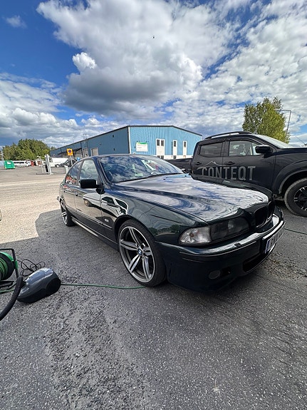 BMW 523i 5 of 5