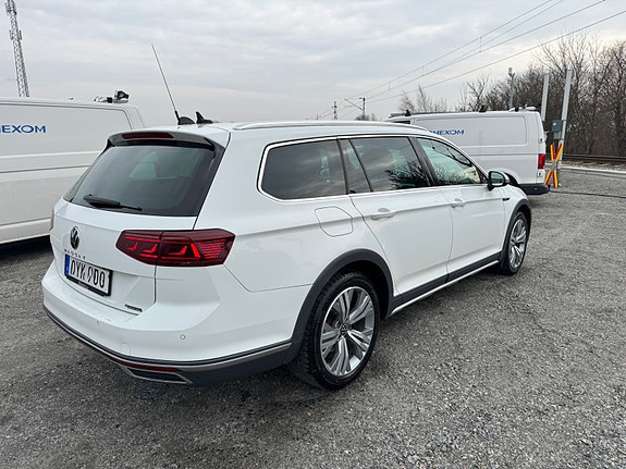 Volkswagen Passat Alltrack 3 of 5