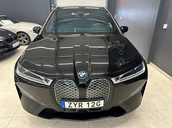 BMW iX 2 of 5