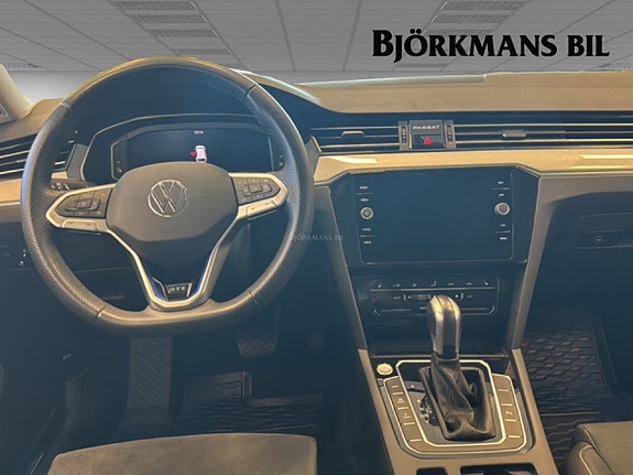 Volkswagen Passat 7 of 14