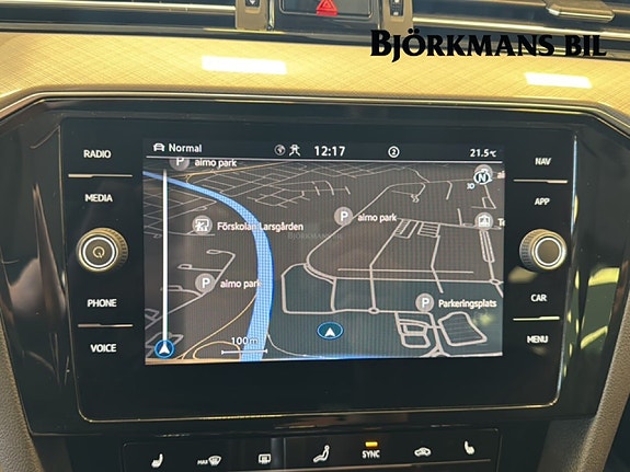 Volkswagen Passat 11 of 14