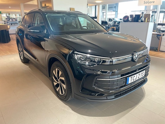 Volkswagen Tiguan 3 of 5