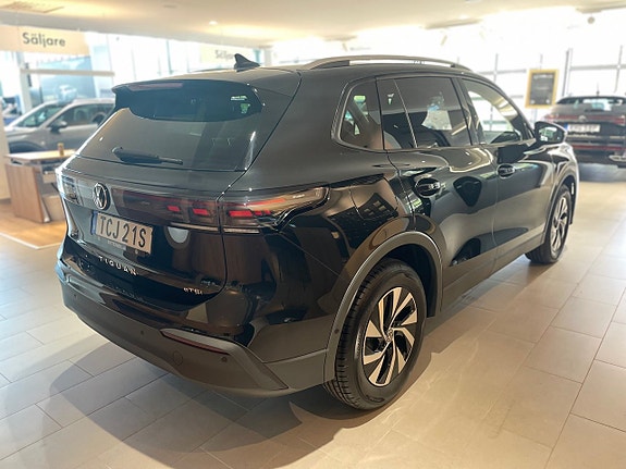 Volkswagen Tiguan 4 of 5