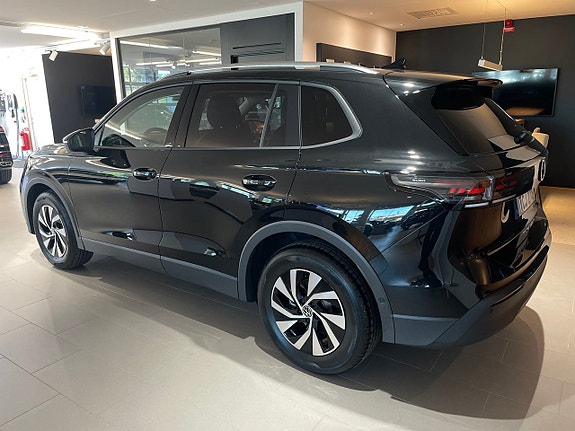 Volkswagen Tiguan 6 of 14