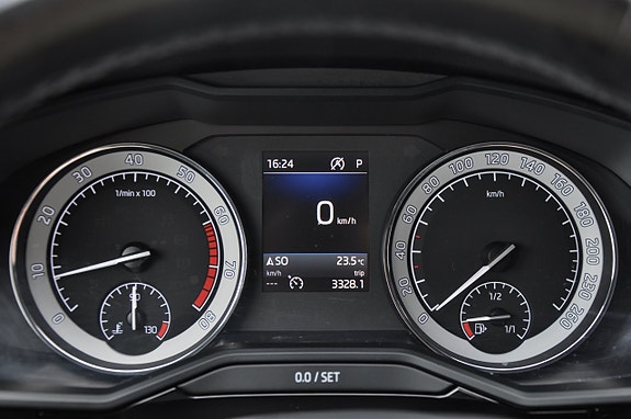 Skoda Superb 9 of 19