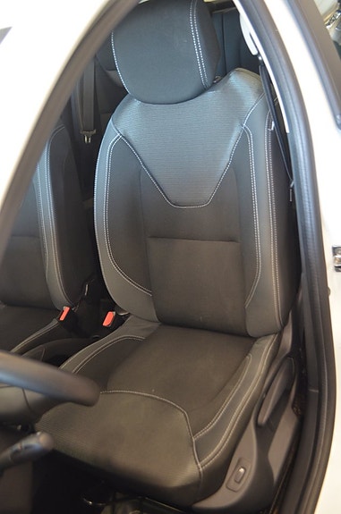 Renault Clio 12 of 15
