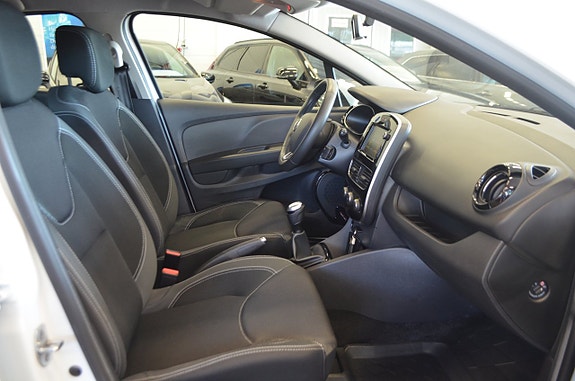 Renault Clio 9 of 15