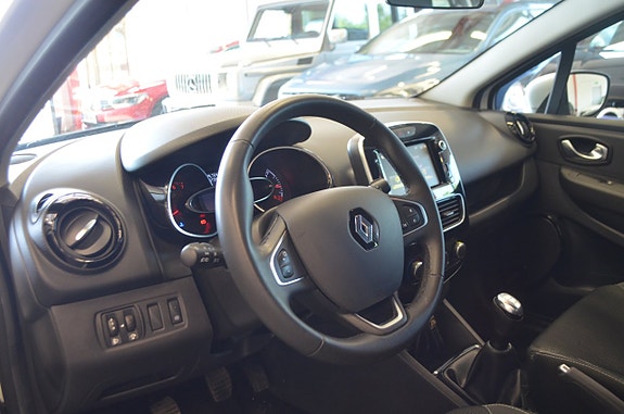 Renault Clio 11 of 15