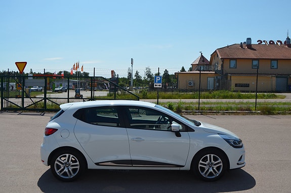 Renault Clio 8 of 15