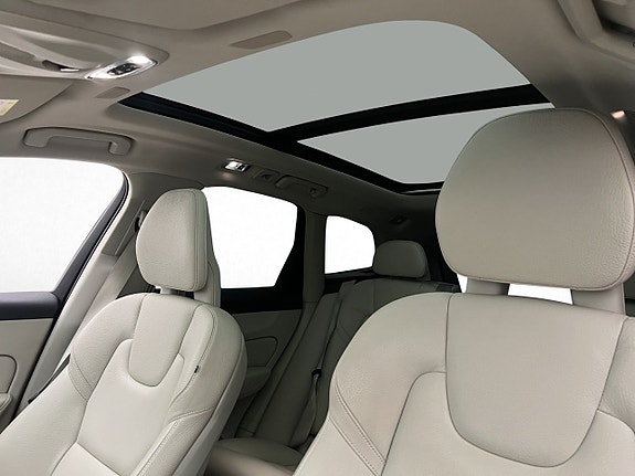 Volvo XC60 15 of 30