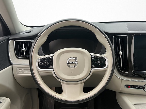 Volvo XC60 17 of 30