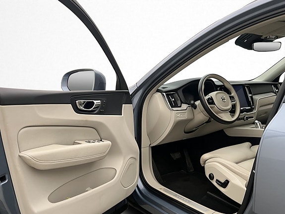 Volvo XC60 13 of 30