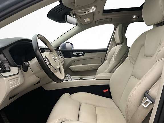 Volvo XC60 14 of 30