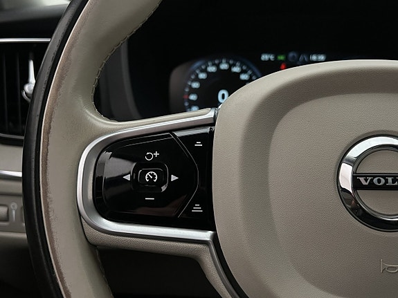 Volvo XC60 18 of 30