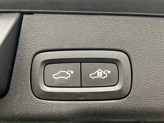 Volvo XC60 12 of 30