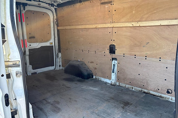 Ford Transit 10 of 12