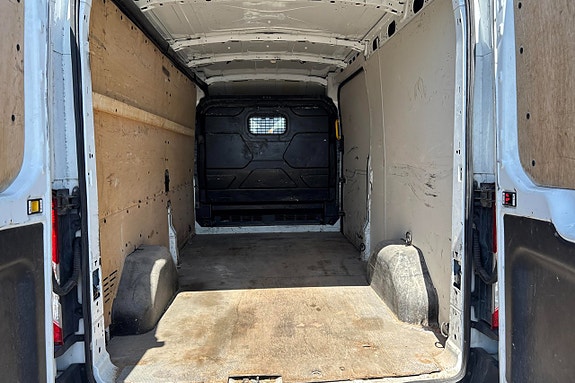 Ford Transit 11 of 12