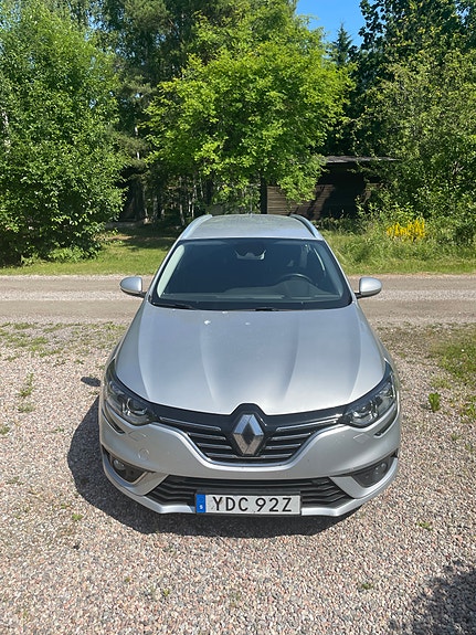 Renault Megane IV 2 of 5