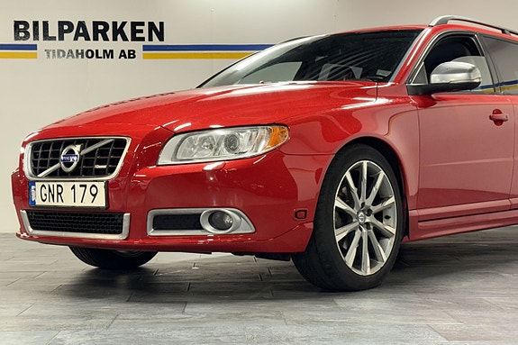 Volvo V70 2 of 5