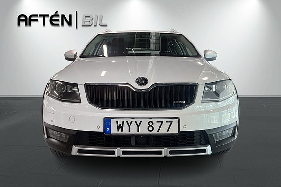 Skoda Octavia Scout 3 of 5