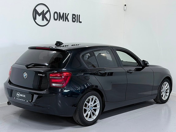 BMW 118d 3 of 5