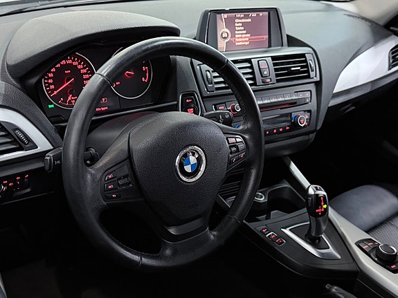 BMW 118d 2 of 5