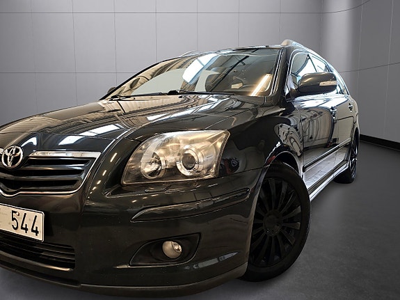 Toyota Avensis 2 of 5