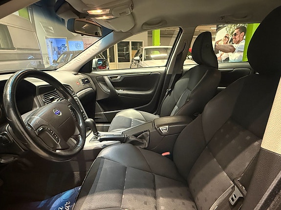 Volvo V70 8 of 12