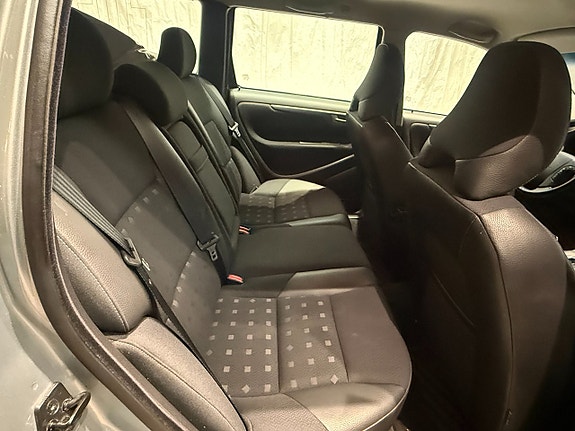 Volvo V70 11 of 12