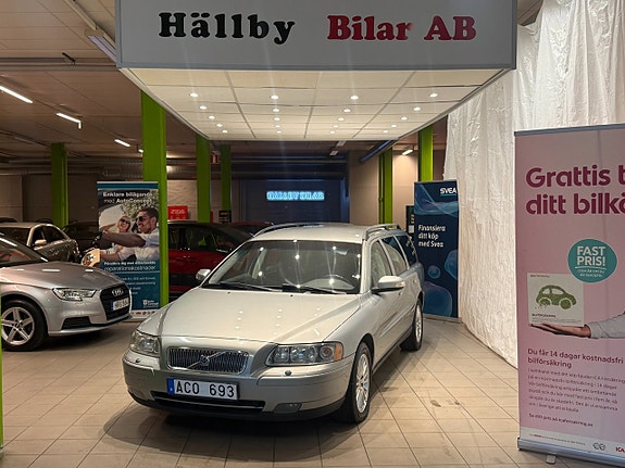 Volvo V70 2 of 5