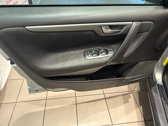 Volvo V70 7 of 12