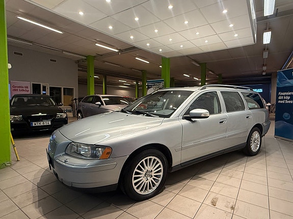 Volvo V70 3 of 5