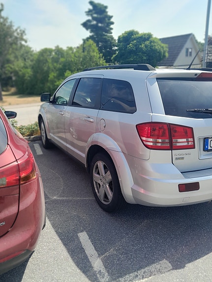 Dodge Journey 4 of 7