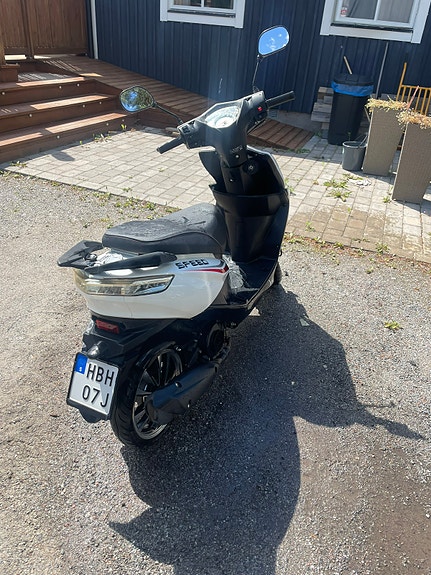 Vespa Vento speed RS 2 of 5