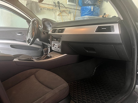 BMW 318i 6 of 9