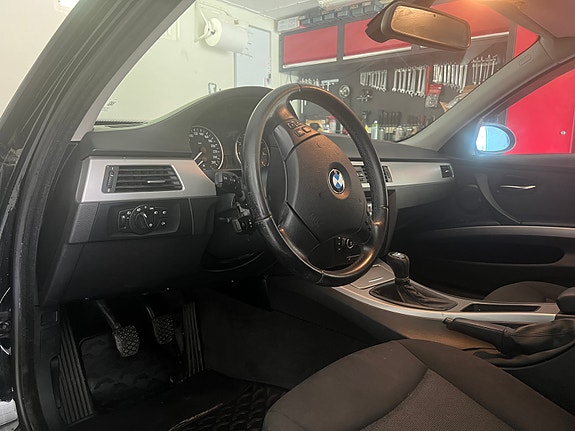 BMW 318i 5 of 9