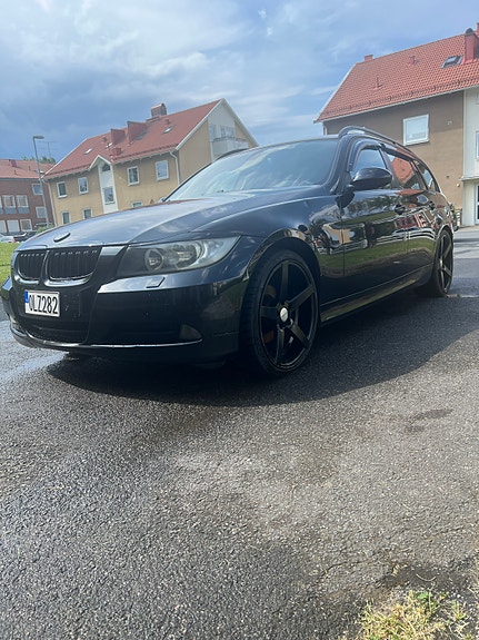BMW 318i 3 of 9