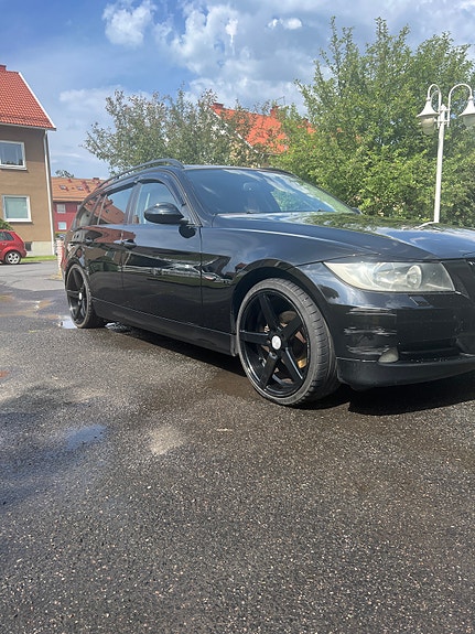 BMW 318i 2 of 9