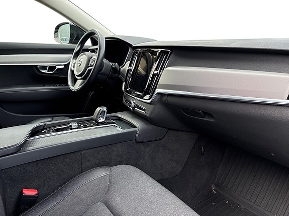 Volvo V90 Cross Country 4 of 14