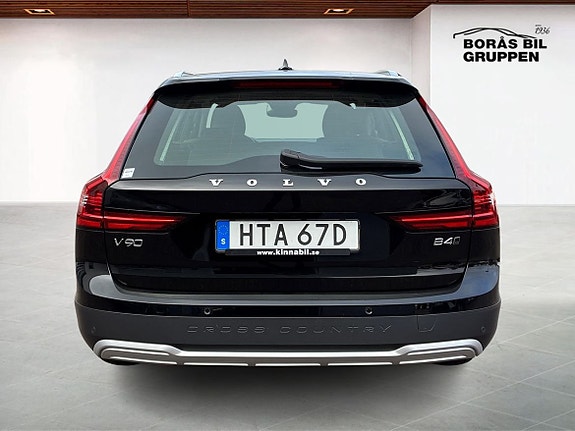 Volvo V90 Cross Country 7 of 14