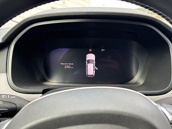 Volvo V90 Cross Country 11 of 14
