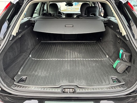 Volvo V90 Cross Country 13 of 14