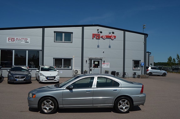 Volvo S60 3 of 5