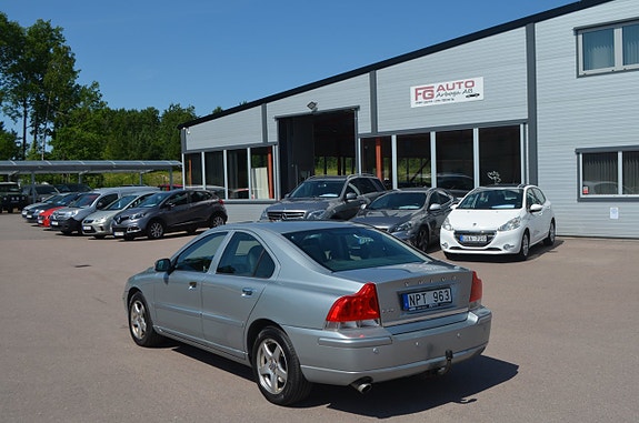 Volvo S60 4 of 5