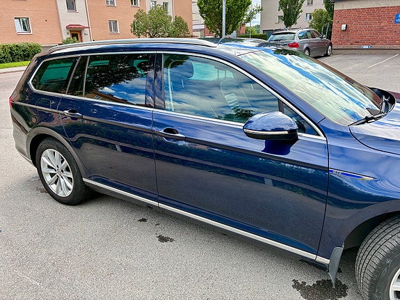 Volkswagen Passat 2 of 5