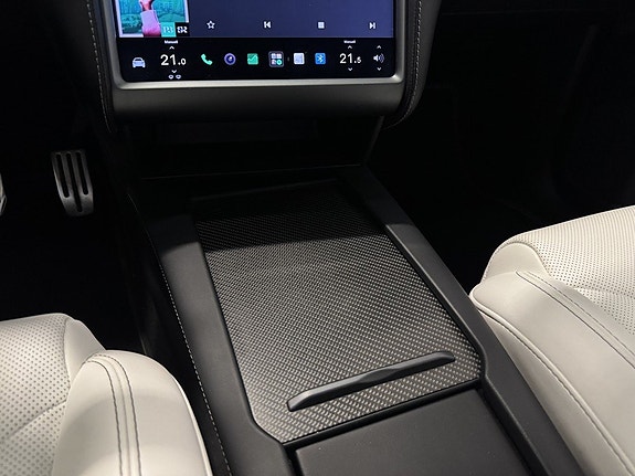 Tesla Model X 13 of 21