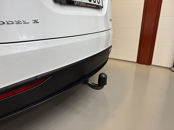 Tesla Model X 20 of 21