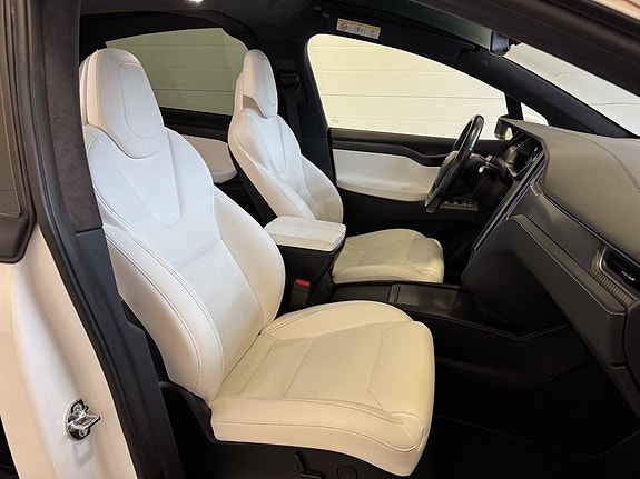 Tesla Model X 5 of 5