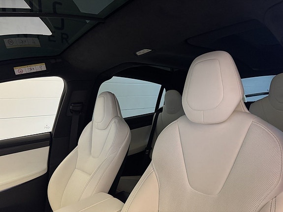 Tesla Model X 8 of 21