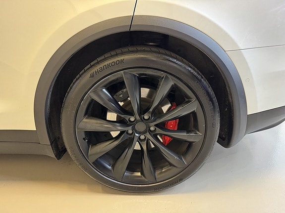 Tesla Model X 19 of 21